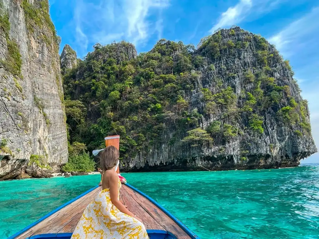 Maya Bay Private Longtail Boat Tour from Koh Phi Phi — turquoise water and limestone cliffs of Maya Bay, Phi Phi (photo 1)