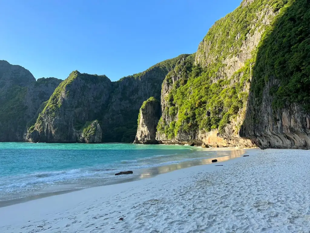 Maya Bay Half-Day Longtail Tour with Snorkelling — snorkelling and clear Andaman Sea on the tour (photo 2)