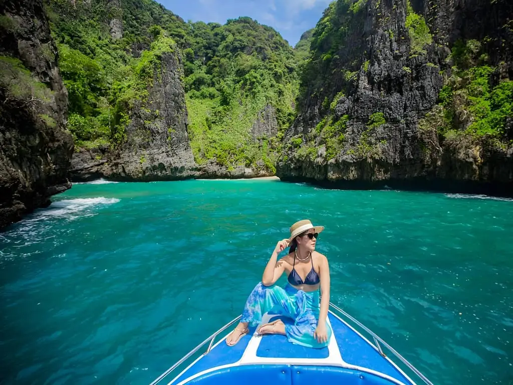 Phuket: Phi Phi Islands & Maya Bay Day Trip with Lunch — snorkelling and clear Andaman Sea on the tour (photo 2)