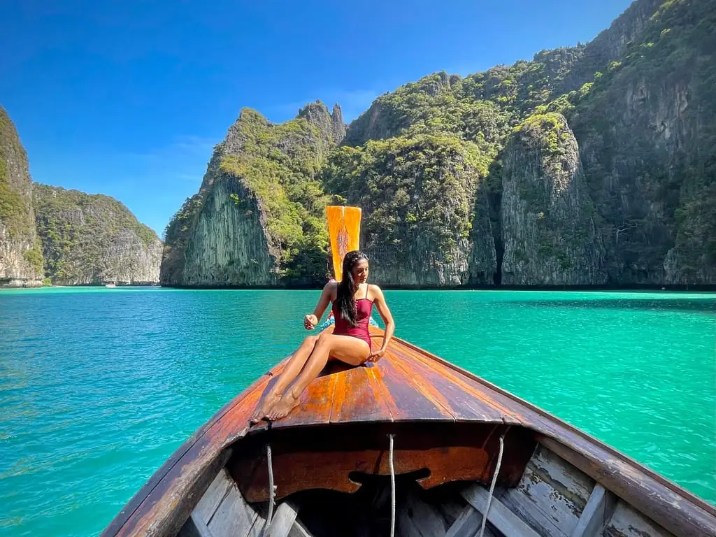 Phi Phi 7-Island Longtail Snorkelling Tour with Sunset — turquoise water and limestone cliffs of Maya Bay, Phi Phi (photo 1)